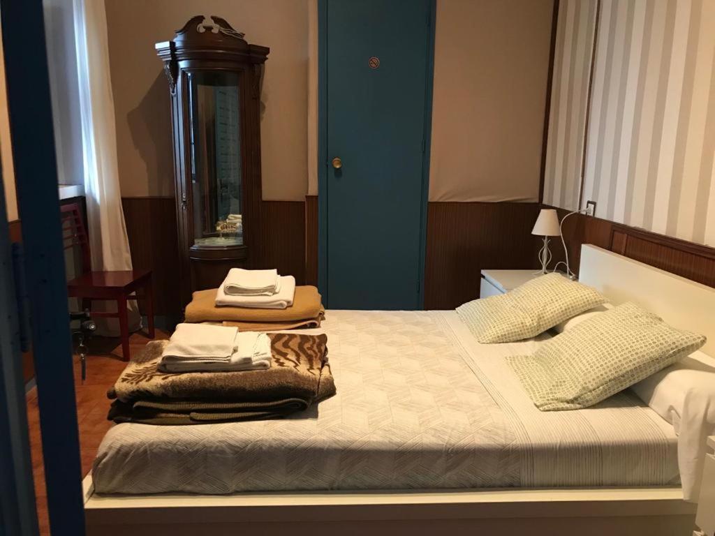 Seneca Hostel Kordoba Bagian luar foto